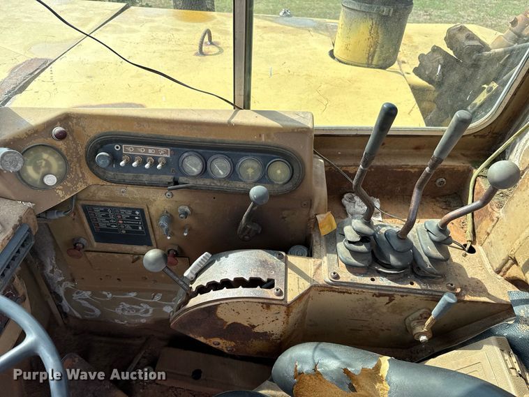 image for item FC4284 1984 Caterpillar 615 elevating scraper