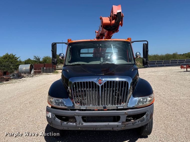 image for item FC4348 2010 International DuraStar 4300 bucket truck