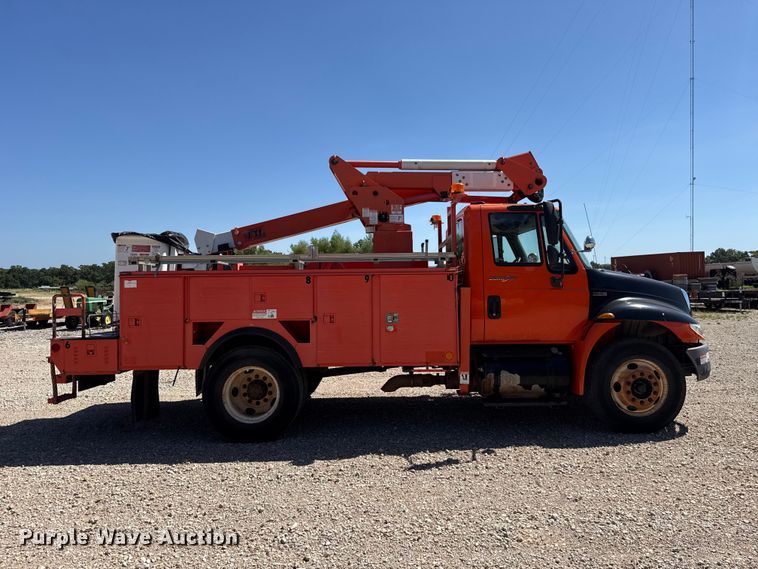 image for item FC4348 2010 International DuraStar 4300 bucket truck