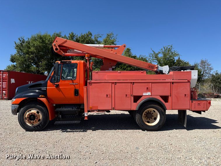 image for item FC4348 2010 International DuraStar 4300 bucket truck