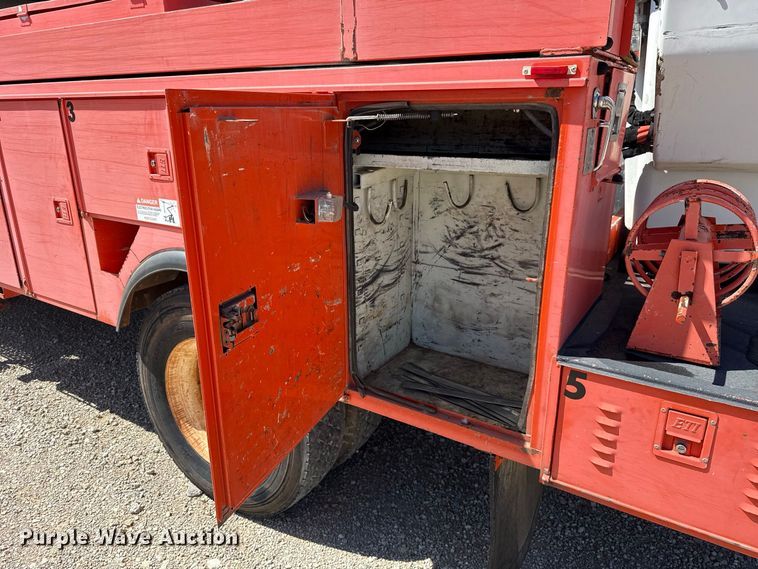 image for item FC4348 2010 International DuraStar 4300 bucket truck