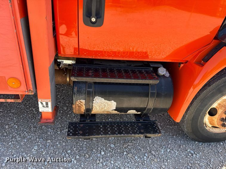image for item FC4348 2010 International DuraStar 4300 bucket truck