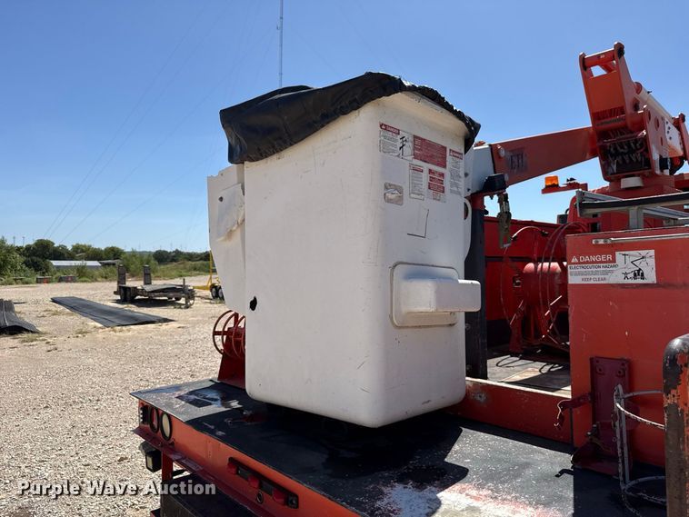 image for item FC4348 2010 International DuraStar 4300 bucket truck