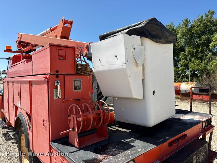 image for item FC4348 2010 International DuraStar 4300 bucket truck