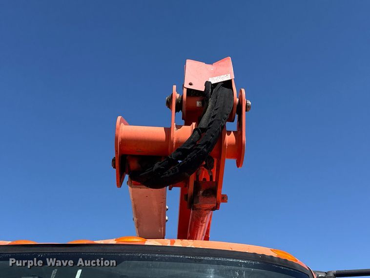 image for item FC4348 2010 International DuraStar 4300 bucket truck