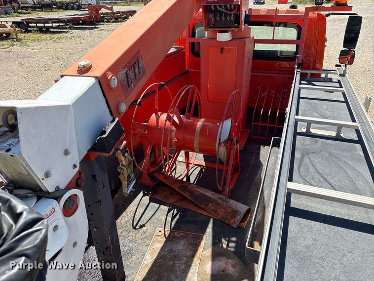 image for item FC4348 2010 International DuraStar 4300 bucket truck