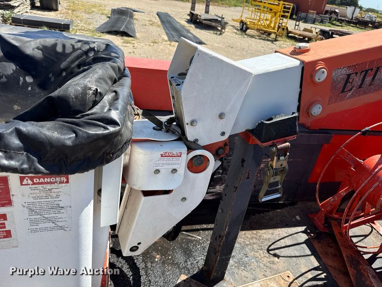 image for item FC4348 2010 International DuraStar 4300 bucket truck