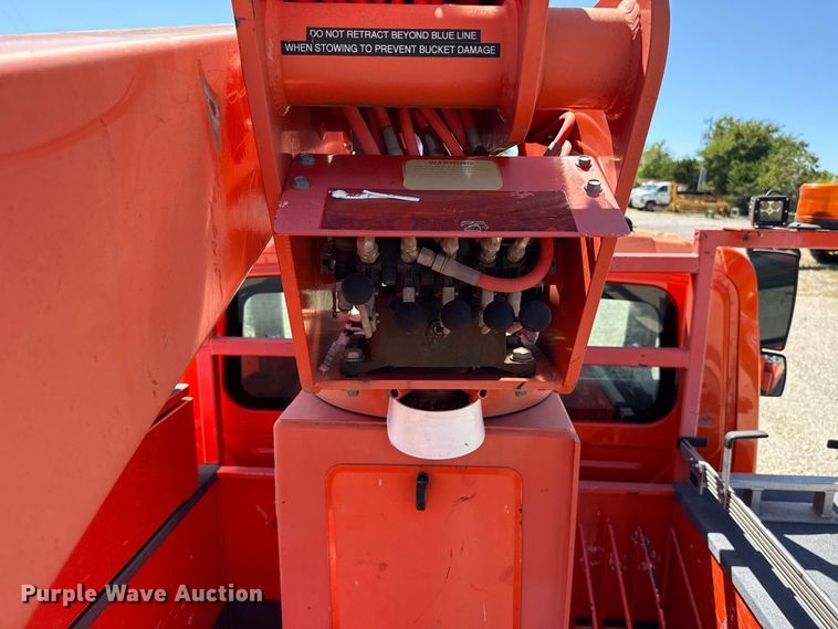image for item FC4348 2010 International DuraStar 4300 bucket truck