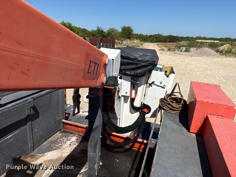 image for item FC4348 2010 International DuraStar 4300 bucket truck