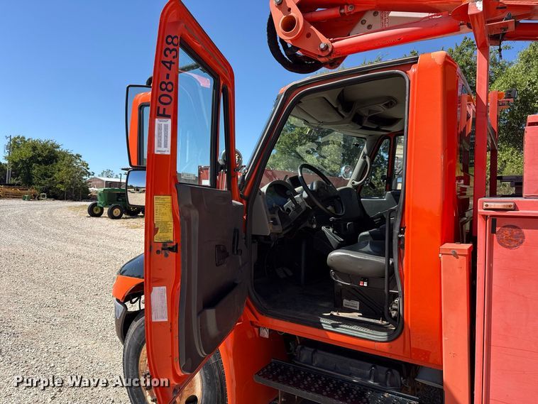 image for item FC4348 2010 International DuraStar 4300 bucket truck