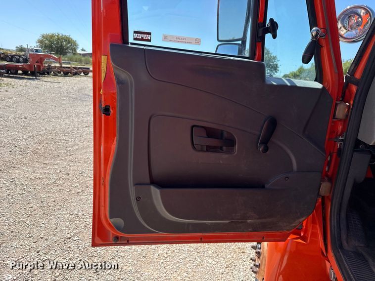 image for item FC4348 2010 International DuraStar 4300 bucket truck