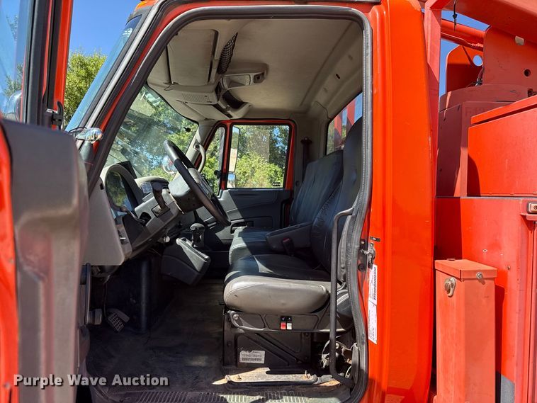 image for item FC4348 2010 International DuraStar 4300 bucket truck