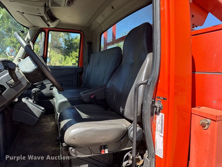 image for item FC4348 2010 International DuraStar 4300 bucket truck