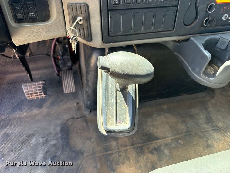 image for item FC4348 2010 International DuraStar 4300 bucket truck