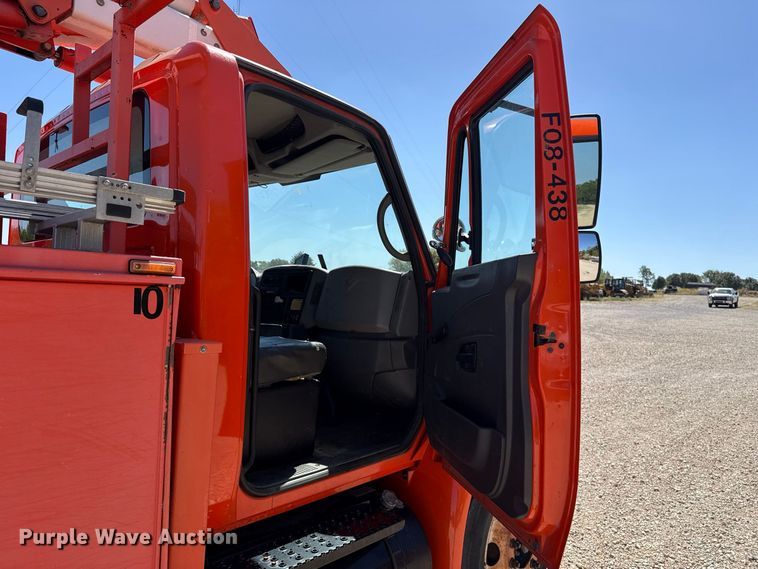 image for item FC4348 2010 International DuraStar 4300 bucket truck