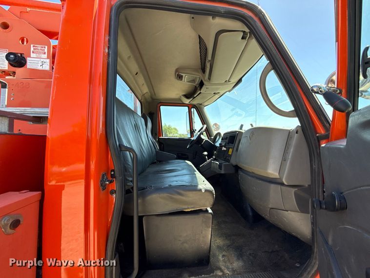 image for item FC4348 2010 International DuraStar 4300 bucket truck