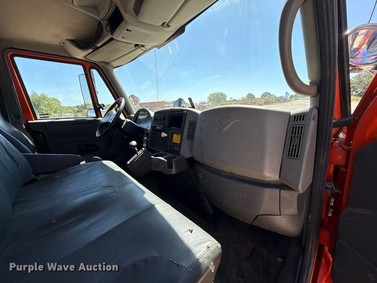 image for item FC4348 2010 International DuraStar 4300 bucket truck
