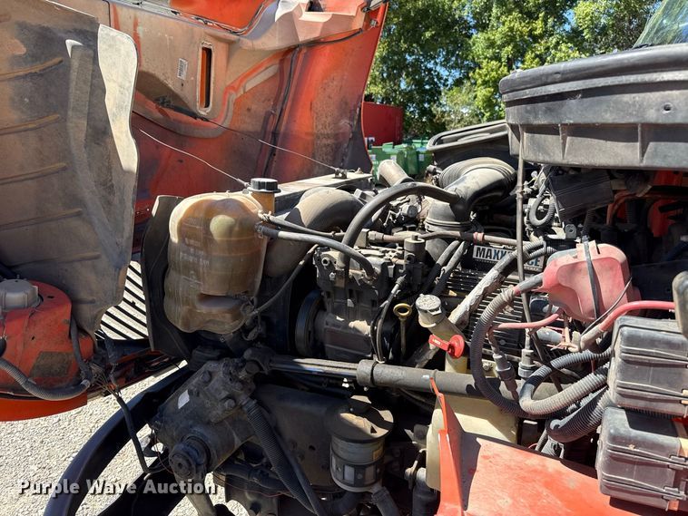 image for item FC4348 2010 International DuraStar 4300 bucket truck