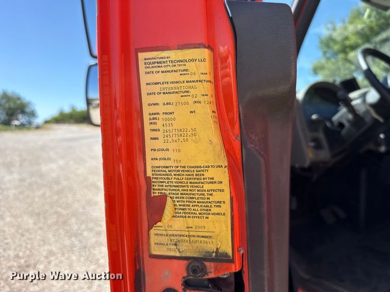 image for item FC4348 2010 International DuraStar 4300 bucket truck