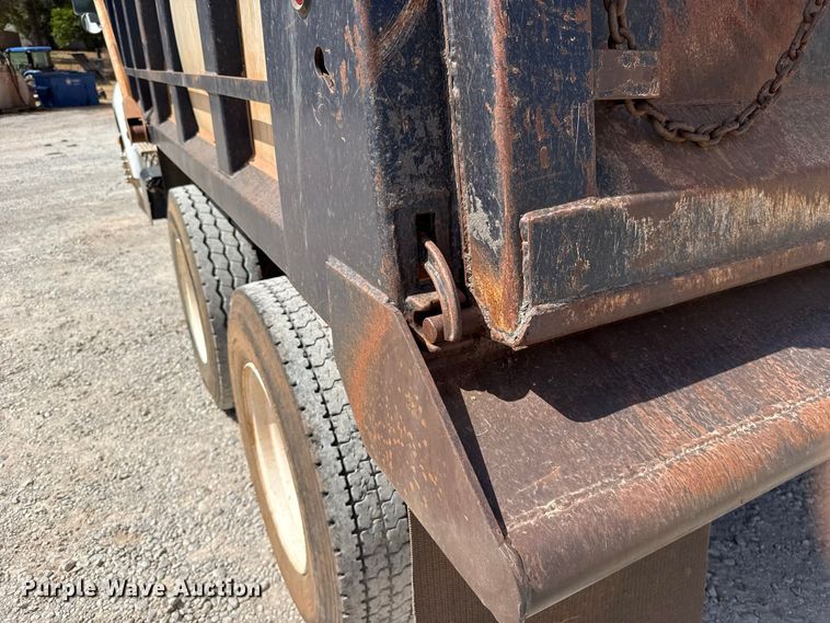 image for item FC4355 2007 Kenworth T300 dump truck
