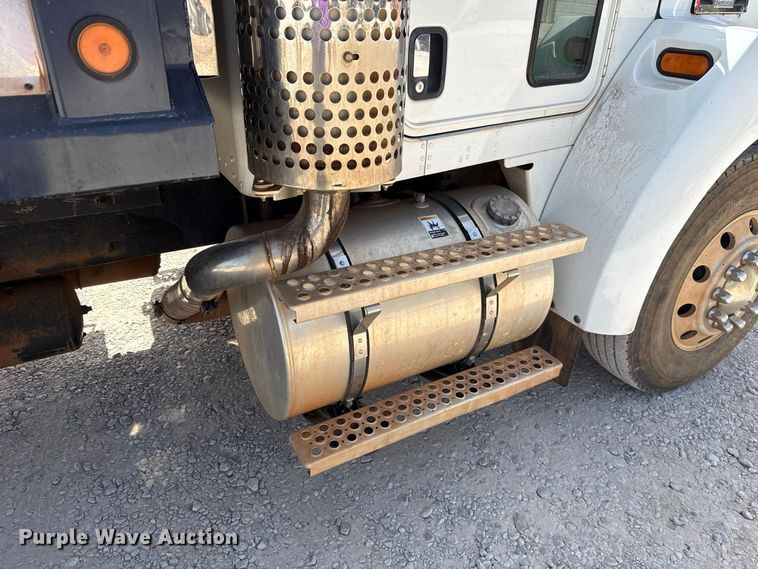 image for item FC4355 2007 Kenworth T300 dump truck