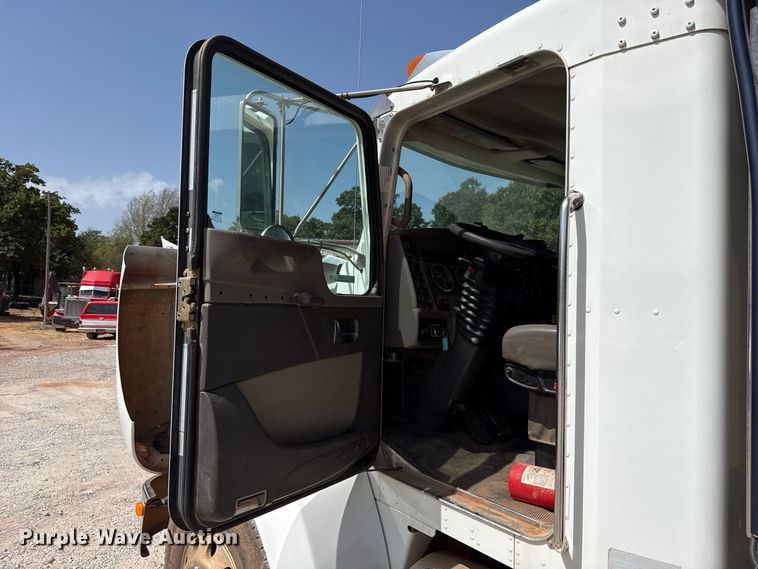 image for item FC4355 2007 Kenworth T300 dump truck