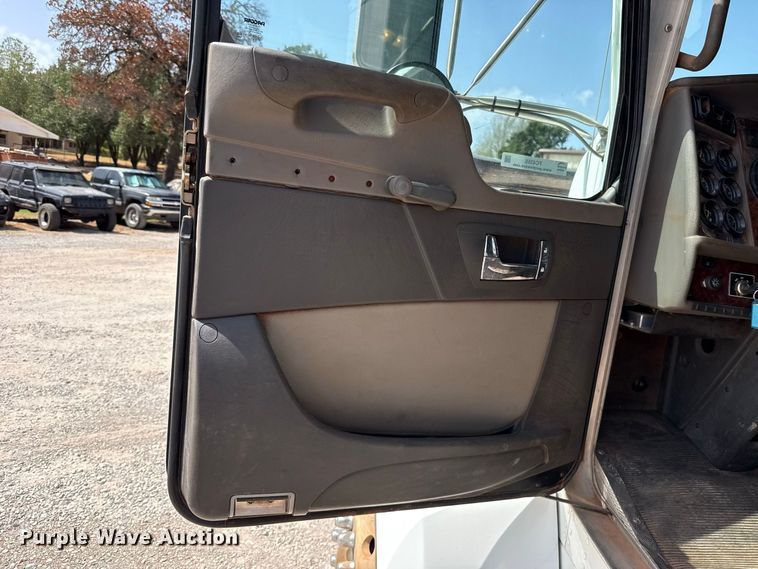 image for item FC4355 2007 Kenworth T300 dump truck