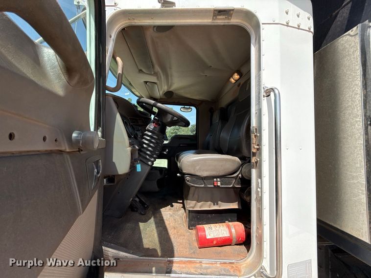 image for item FC4355 2007 Kenworth T300 dump truck