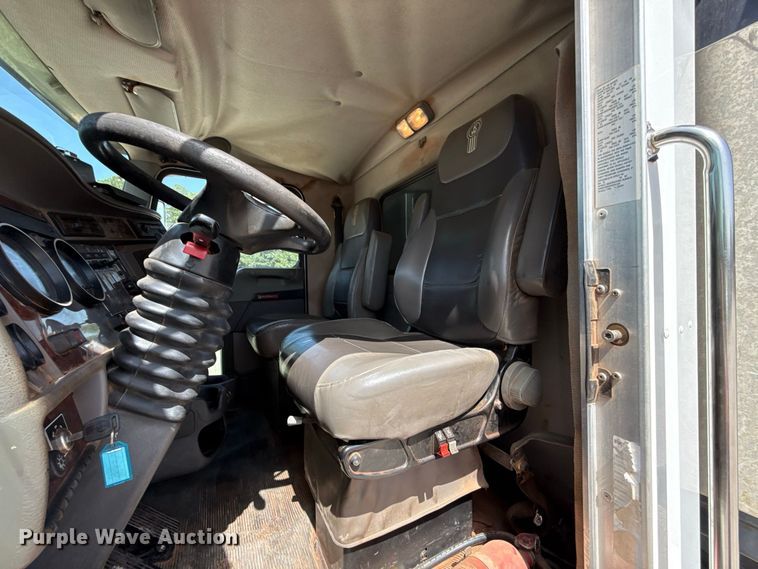 image for item FC4355 2007 Kenworth T300 dump truck