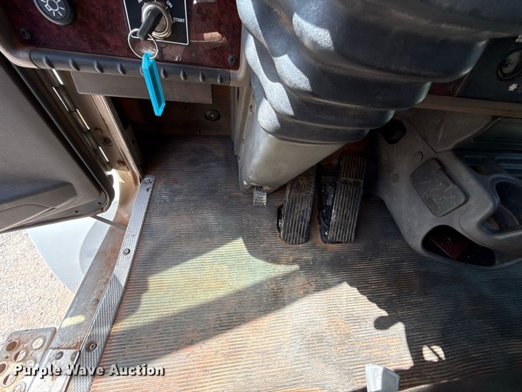 image for item FC4355 2007 Kenworth T300 dump truck