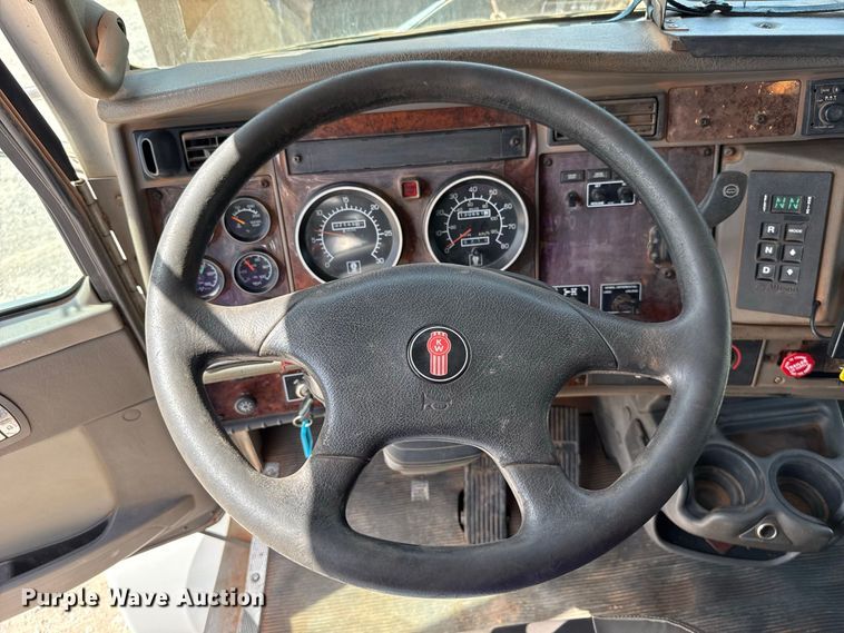 image for item FC4355 2007 Kenworth T300 dump truck
