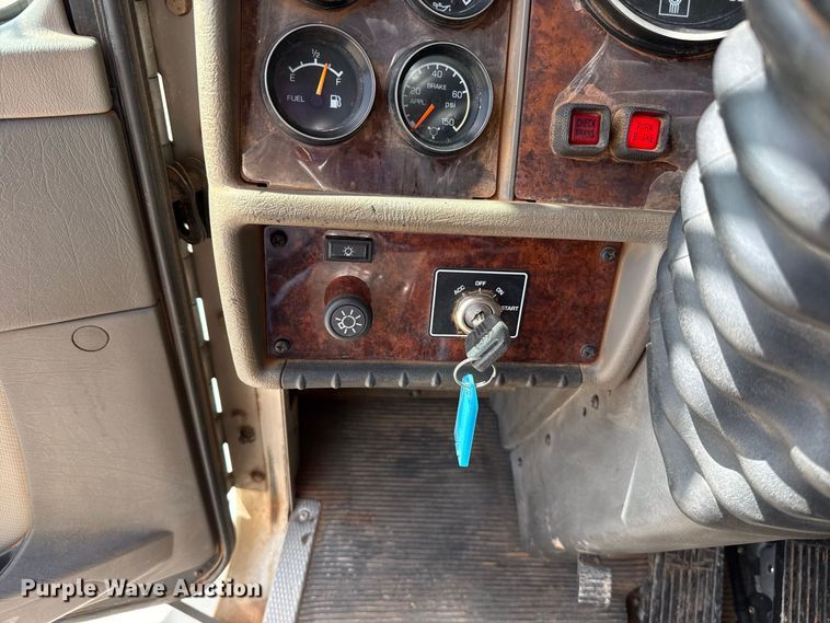 image for item FC4355 2007 Kenworth T300 dump truck