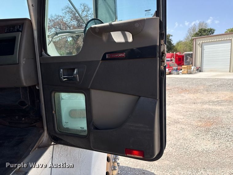 image for item FC4355 2007 Kenworth T300 dump truck