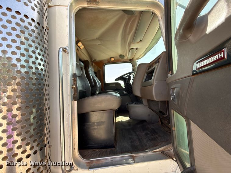 image for item FC4355 2007 Kenworth T300 dump truck
