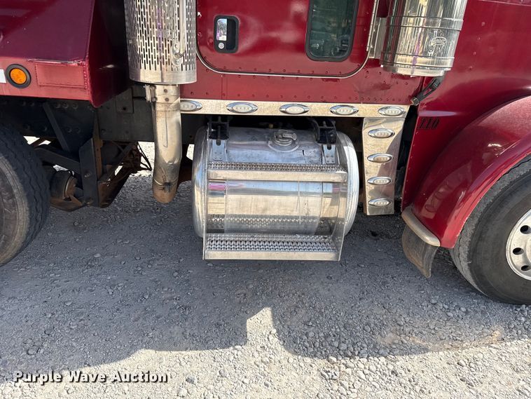 image for item FC4357 2012 Peterbilt 388 dump truck