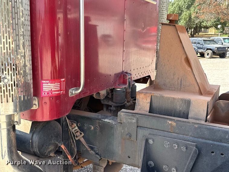 image for item FC4357 2012 Peterbilt 388 dump truck