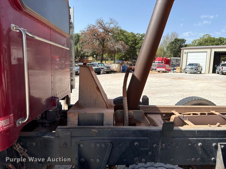 image for item FC4357 2012 Peterbilt 388 dump truck