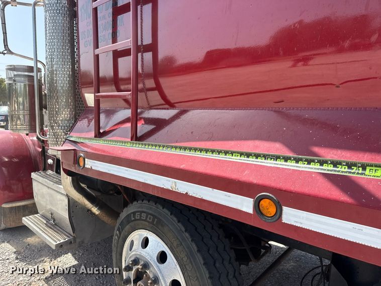 image for item FC4357 2012 Peterbilt 388 dump truck