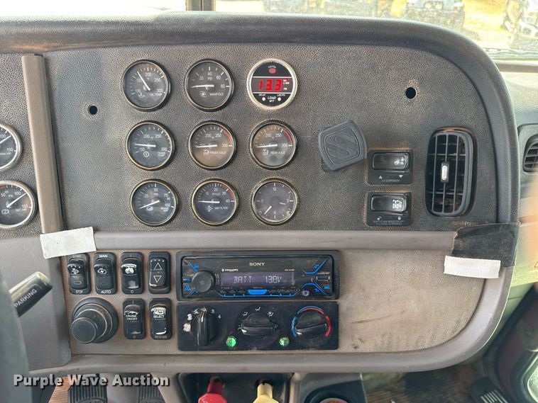 image for item FC4357 2012 Peterbilt 388 dump truck