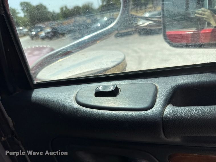 image for item FC4357 2012 Peterbilt 388 dump truck