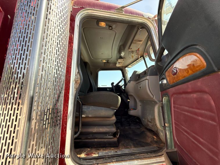 image for item FC4357 2012 Peterbilt 388 dump truck