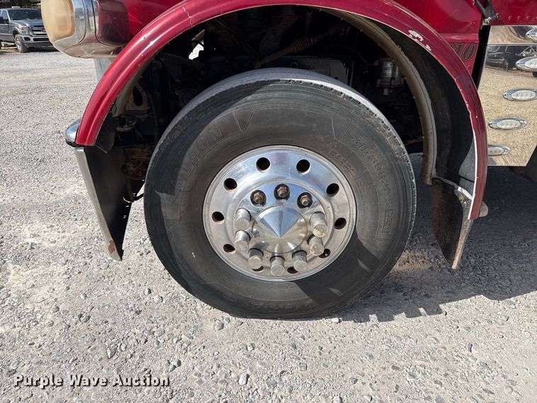 image for item FC4357 2012 Peterbilt 388 dump truck