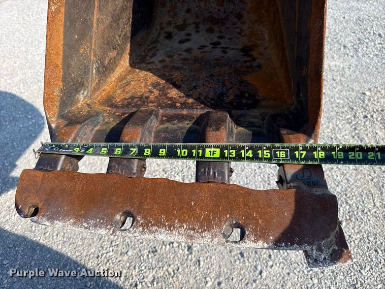 image for item FC4362 1994 John Deere 310D backhoe