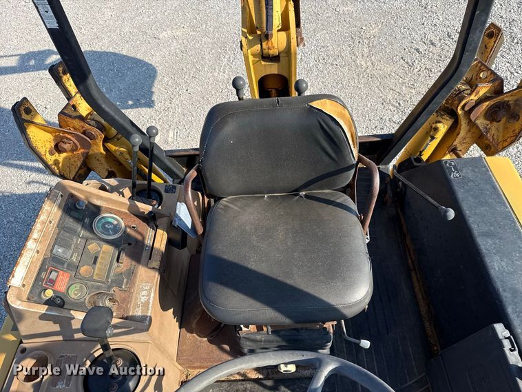 image for item FC4362 1994 John Deere 310D backhoe
