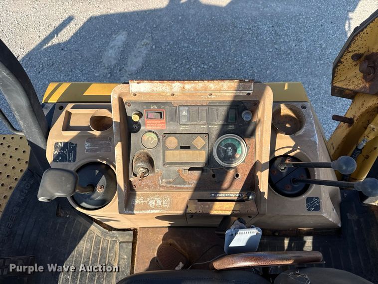 image for item FC4362 1994 John Deere 310D backhoe