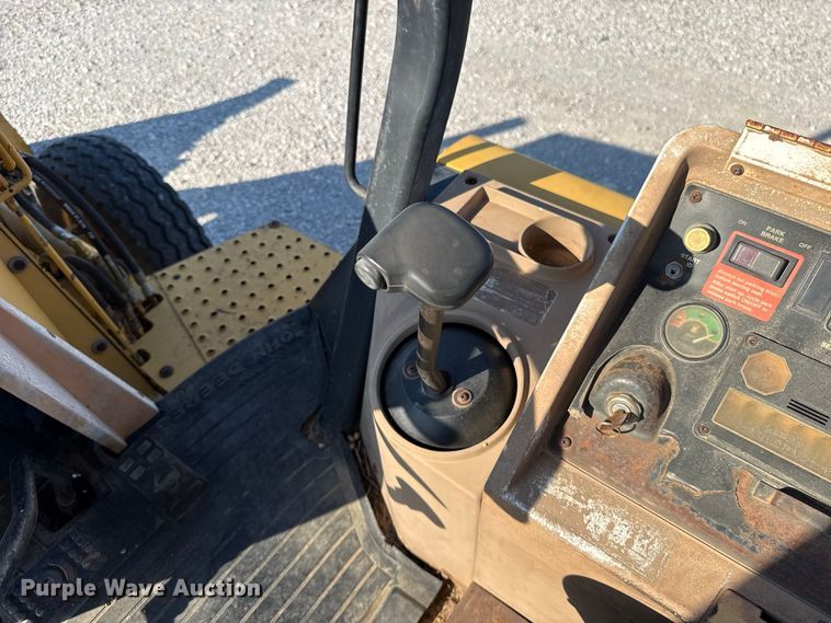 image for item FC4362 1994 John Deere 310D backhoe