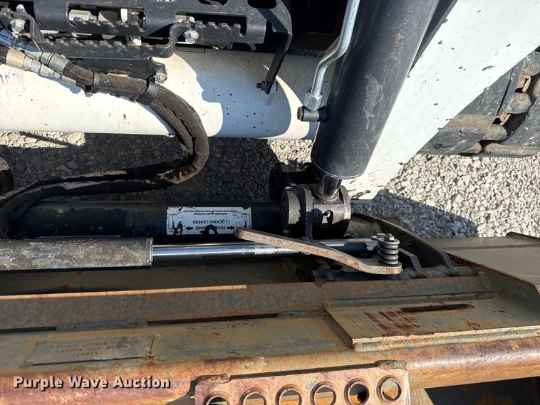 image for item FC4364 2018 Bobcat T870 tracked skid steer loader