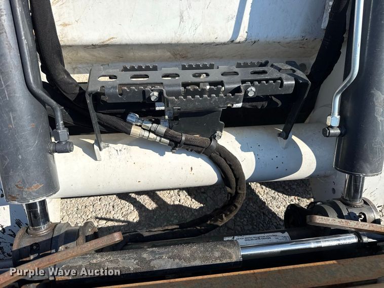 image for item FC4364 2018 Bobcat T870 tracked skid steer loader