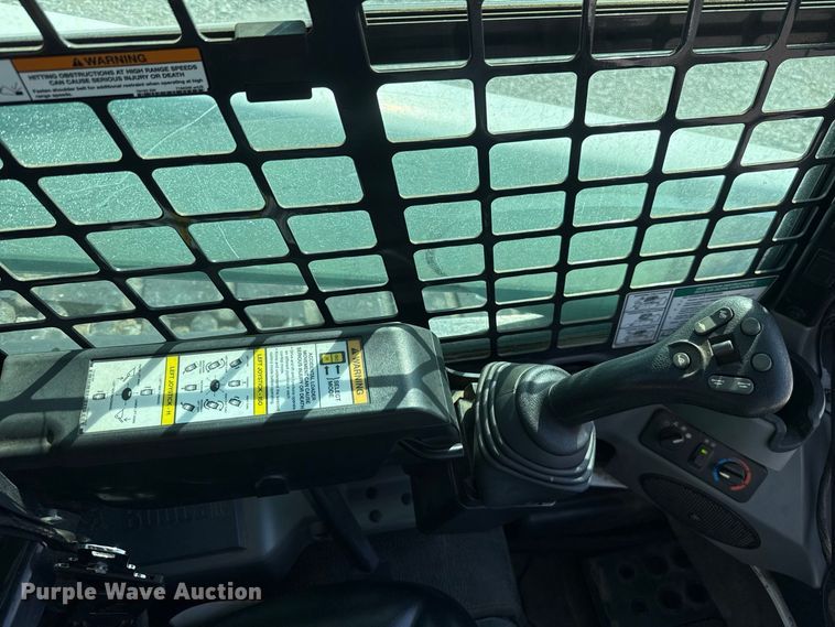 image for item FC4364 2018 Bobcat T870 tracked skid steer loader