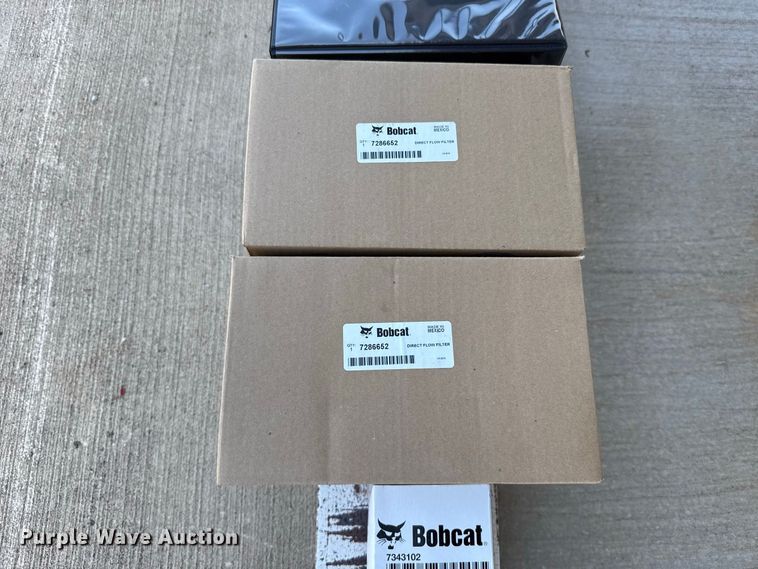 image for item FC4364 2018 Bobcat T870 tracked skid steer loader